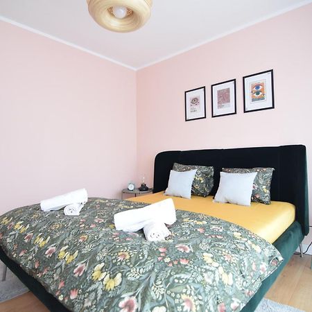Stylish Apartment With Video Projector Bukarest Exteriör bild