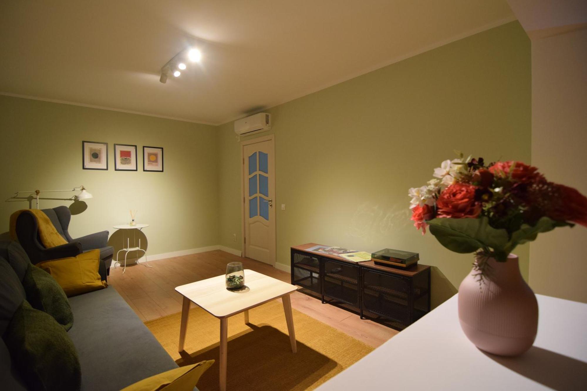 Stylish Apartment With Video Projector Bukarest Exteriör bild