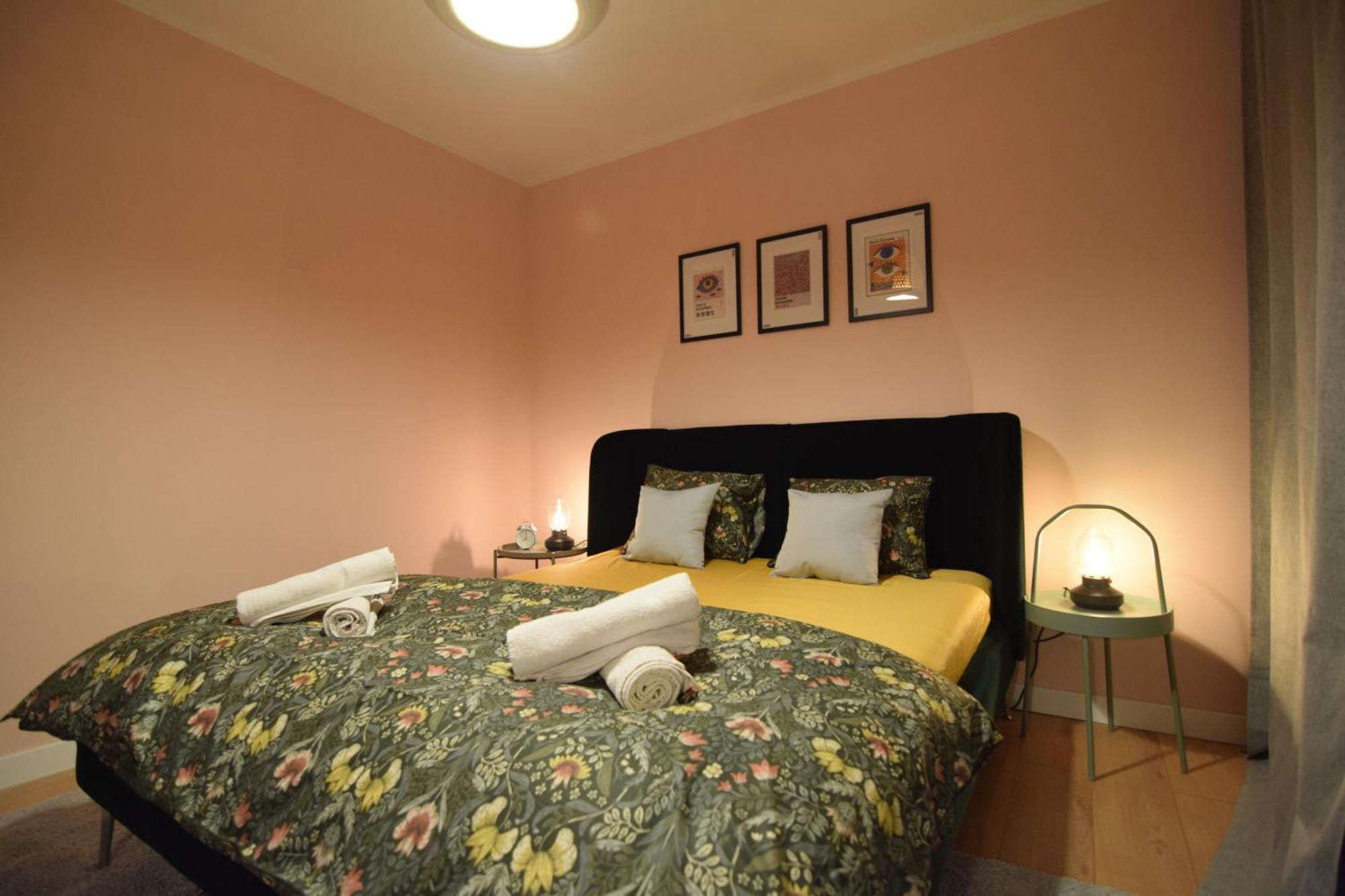 Stylish Apartment With Video Projector Bukarest Exteriör bild